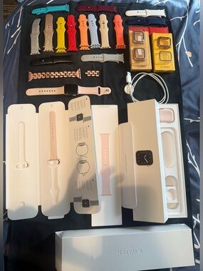 Apple Watch 40 mm Rose Gold Series 5 with 15 Multiple Silicone Bands